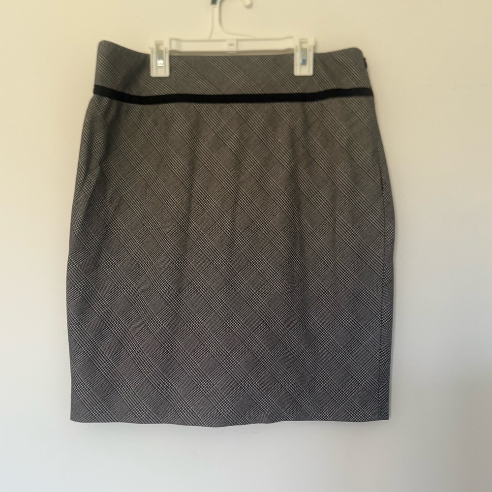 The Limited Gray Plaid Skirt  Women’s Size 12